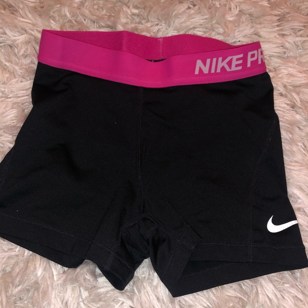 Black w/ pink nike pro spandex